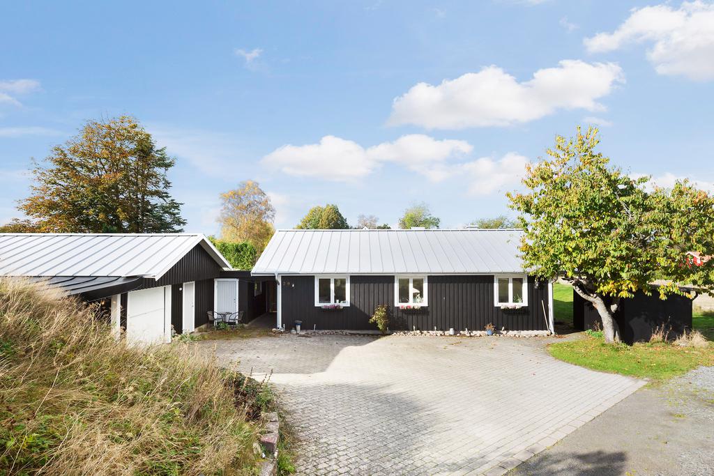 Bygge av garage. Åsa Kungsbacka utanför Göteborg | Byggfirma Landvetter i Göteborg Snickare inom Renovering